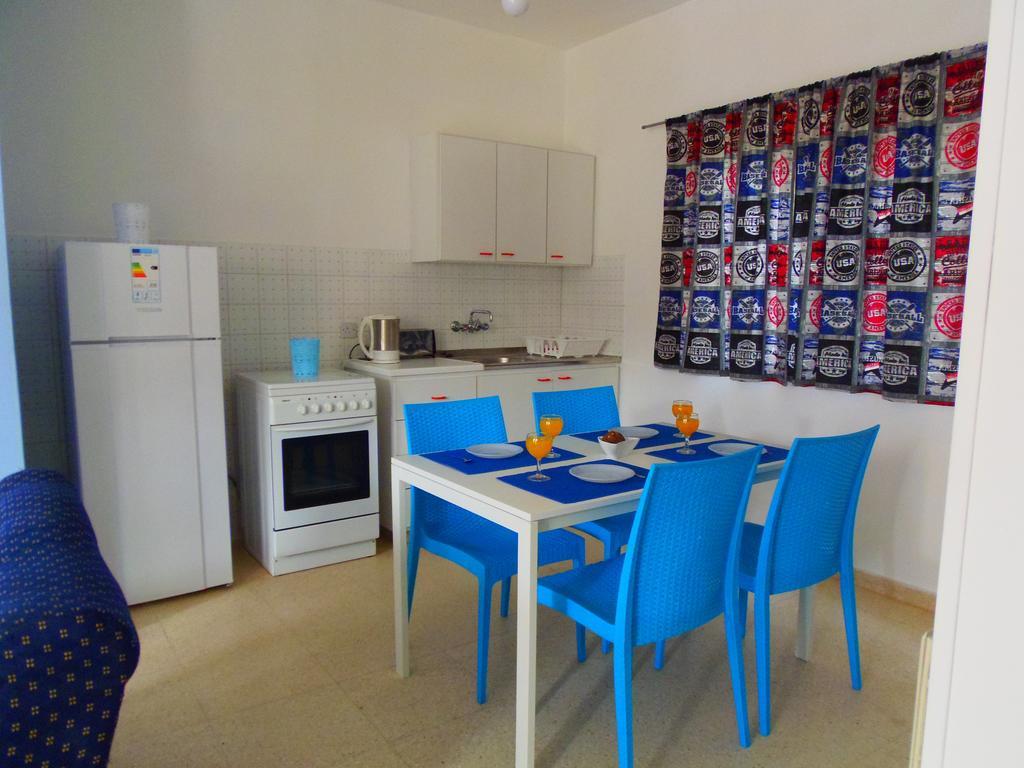 Appartamento Light & Blue Gardens Protaras Esterno foto